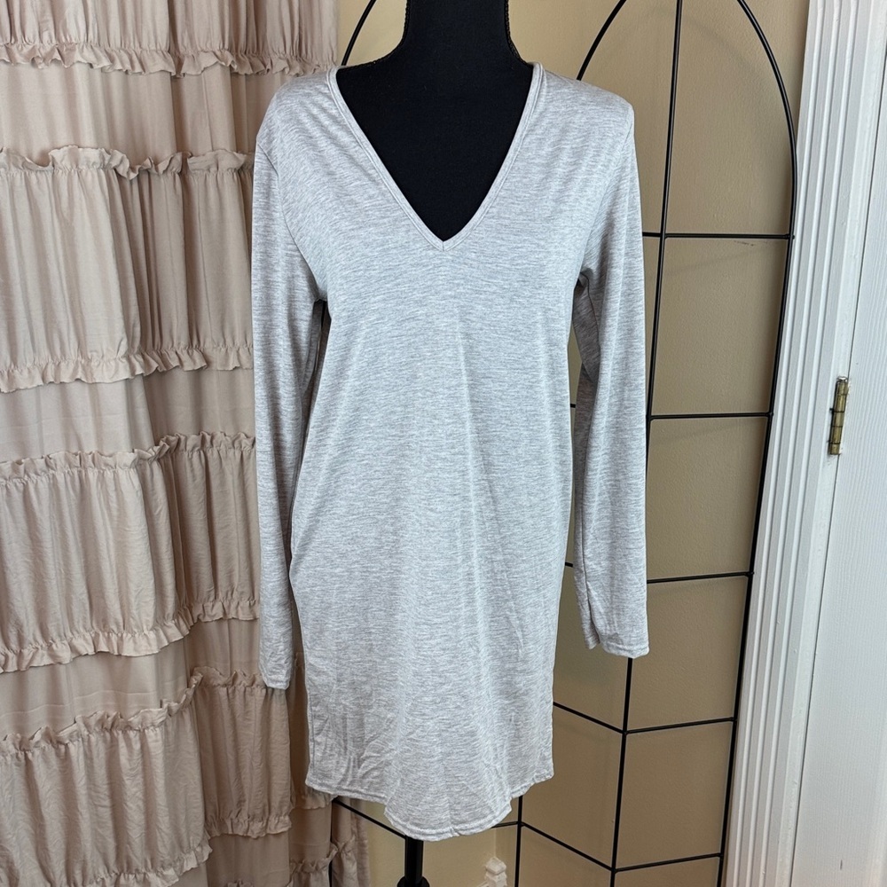 PrettyLittleThing Gray V-Neck T-shirt Dress Size 6 NWT